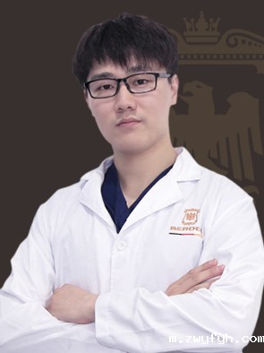 闫振